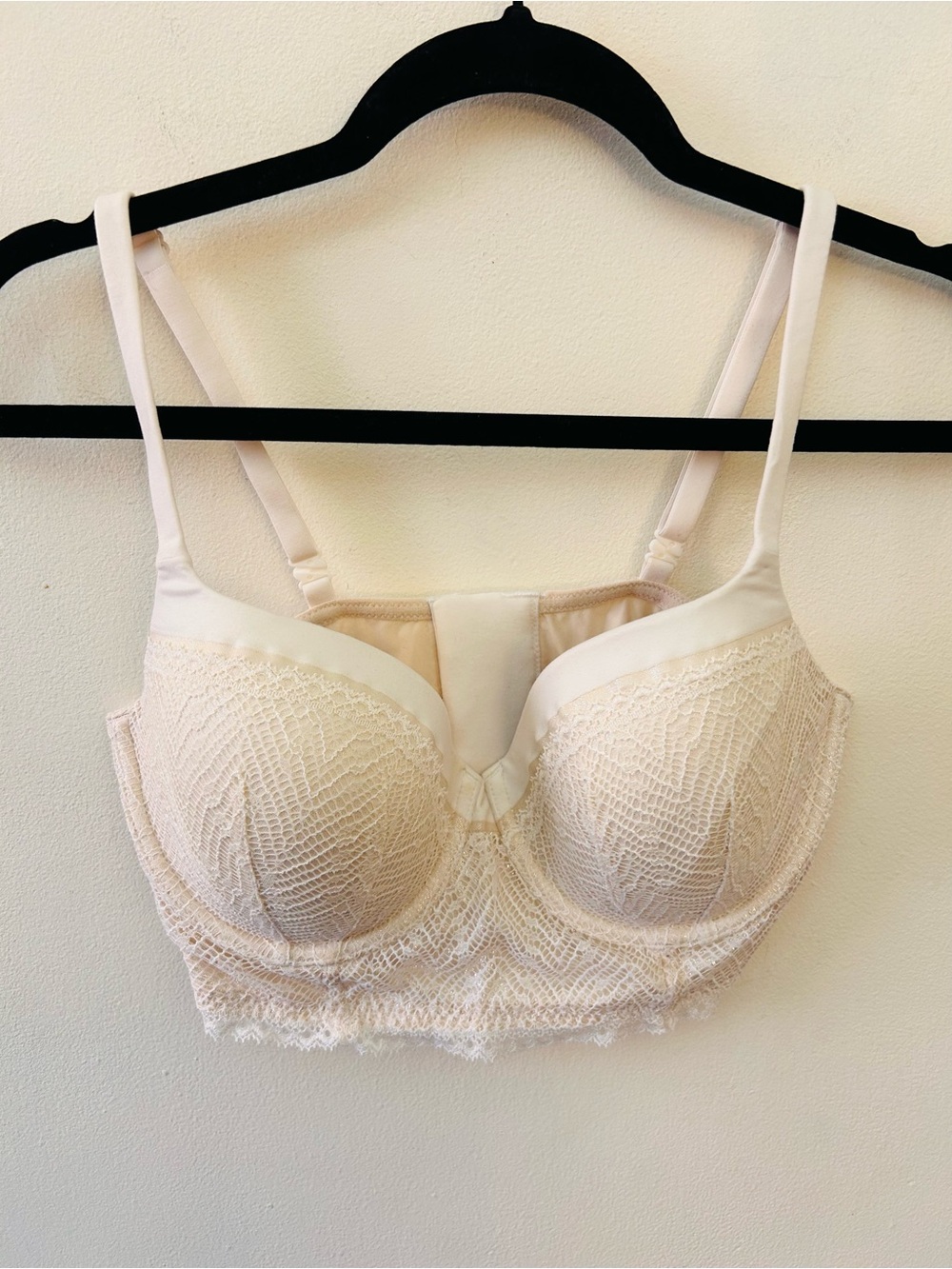 Victoria’s Secret Body long line lace Demi bra with gold shimmer lining size 36D